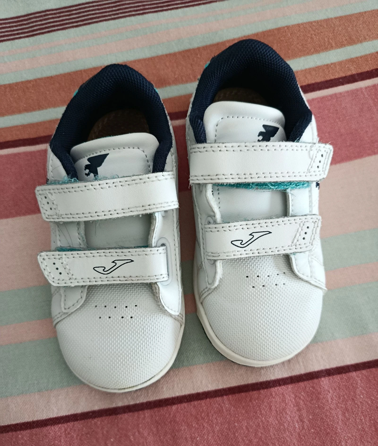 Zapatillas blancas para niño